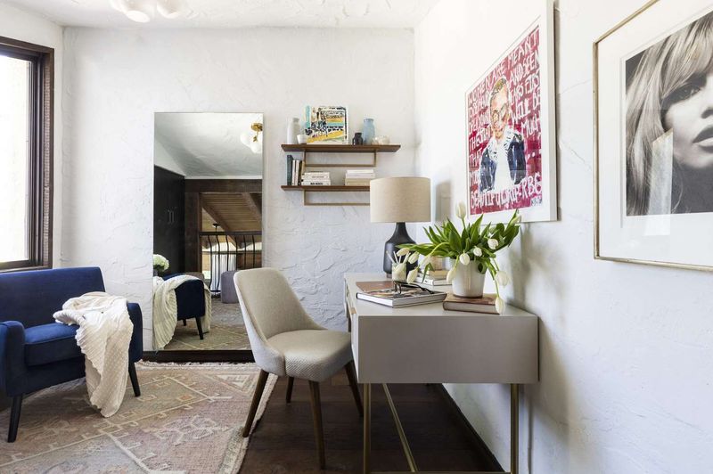 12 Budget-Friendly Hacks To Transform Your Home Office - Decor Hint Personalize Aith Low-Cost Art And Prints