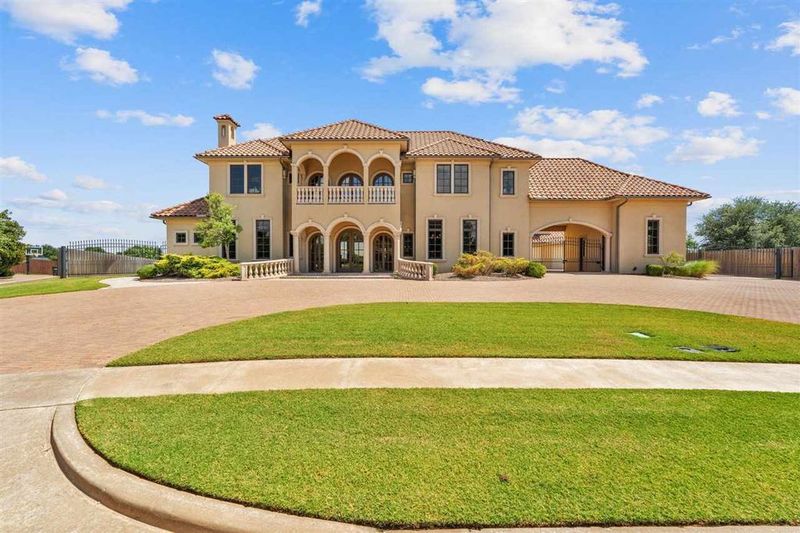 13 Oklahoma Homes That Won't Stand The Test Of Time Beyond 2030 - Decor Hint Over-The-Top Tuscan Villas
