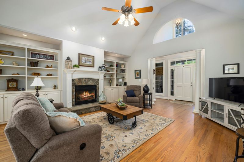 12 Things You Only See In Old Homes That Are Coming Back - Decor Hint Built-In Cabinetry