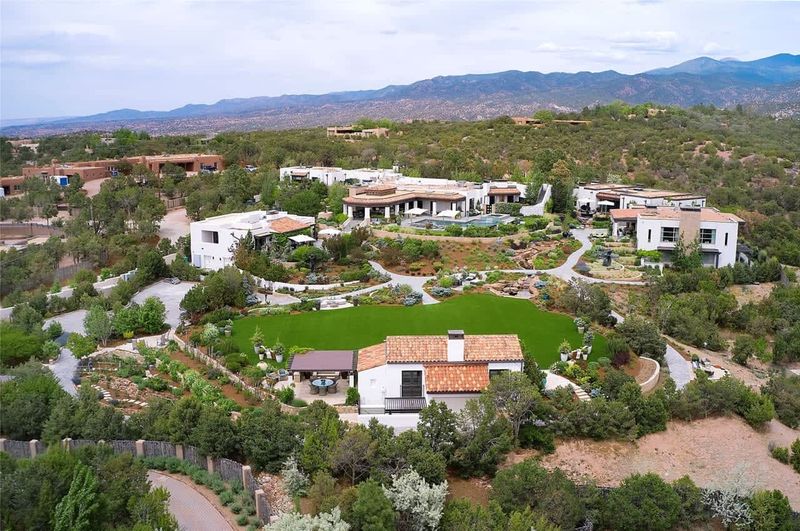 8 Types Of New Mexico Homes Poised For Price Drops And 6 That Could Surge By 2025 - Decor Hint Luxury Homes In Resort Areas