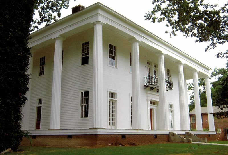 21 Historic Mansions In Indiana That Preserve Their Classic Appeal - Decor Hint The Elms