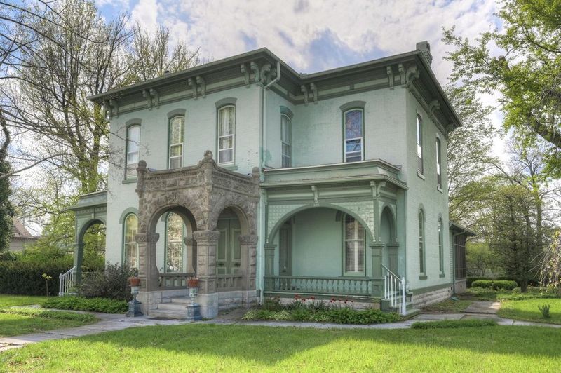 Missouri's Best-Loved Historic Home Styles For Instant Curb Appeal - Decor Hint Italianate: The Romantic Trendsetter