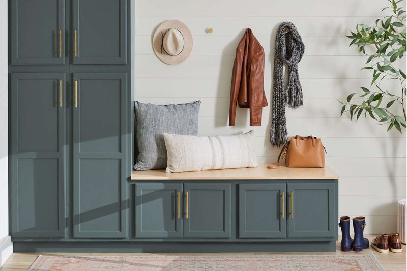 7 Features Homebuyers Love In Modern Homes Plus 4 More That Seal The Deal - Decor Hint Mudroom Drop Zones