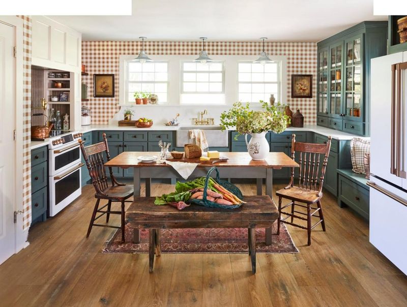 8 Kitchen Layouts That Work Wonders In Alabama Farmhouses - Decor Hint U-Shaped Country Comfort