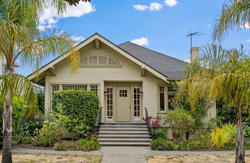 6 San Leandro Home Styles That May Hurt Your Resale Value By 2026 And 5 Buyers Will Be Looking For - Decor Hint Classic Craftsman With Restored Original Details