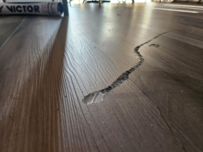 9 Cheap-Looking Kitchen Features To Avoid In Arizona, And 9 That Wow Buyers - Decor Hint Warped Or Peeling Vinyl Flooring