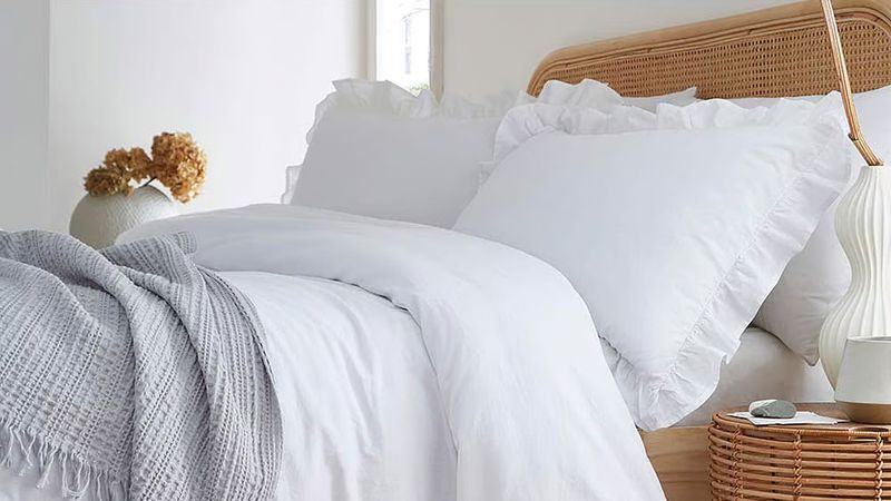 14 Modern Alternatives To Old-Fashioned Home Décor Trends - Decor Hint Clean Bedding Lines Vs. Frilly Ruffles