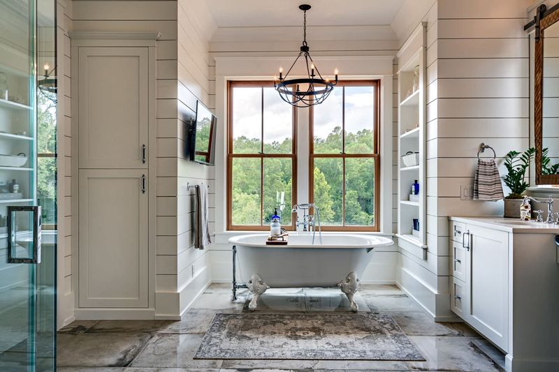 15 Home Details That Are Personal Faves But Buyer Dealbreakers And 5 That Scream Don't Buy - Decor Hint Clawfoot Bathtubs