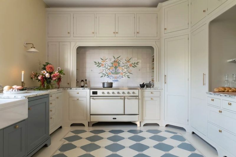 This Old-School Kitchen Trend Is Making A Major Comeback, With One Caveat - Decor Hint Brief History Of Range Alcoves