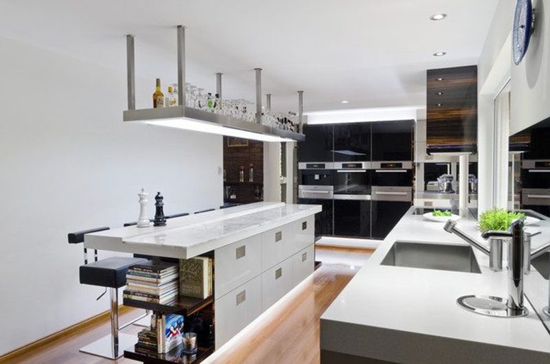 15 Kitchen Dealbreakers Nevada Homebuyers Can't Stand, According To Designers - Decor Hint Harsh Fluorescent Lighting