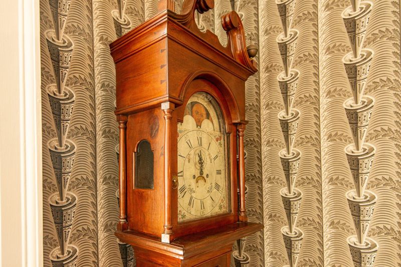 4 Pennsylvania Antiques Found In Lebanon Homes That Could Fetch High Prices And 7 That Might Not Sell For Much - Decor Hint Tall Case Clocks (Grandfather Clocks)