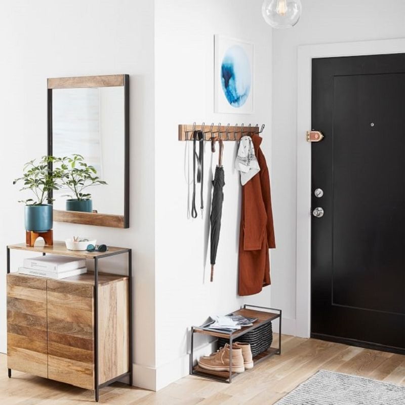 Create A Seasonal Front Entry Display
