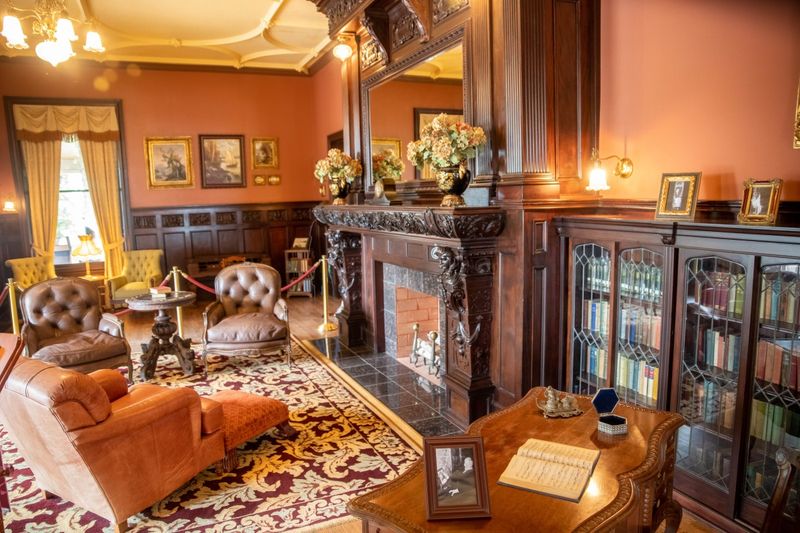 Reception Room & Vestibule