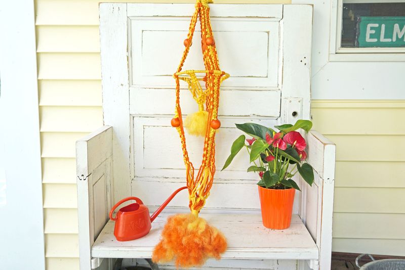 16 Vintage 1970s Kitchen Designs That Will Make You Feel Nostalgic - Decor Hint Macramé Plant Hangers