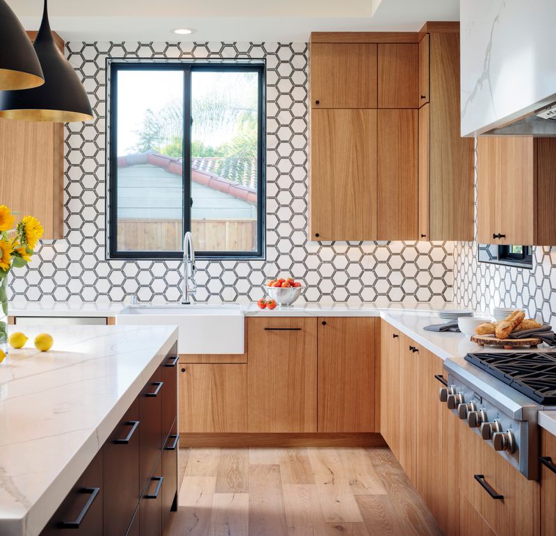 Modern Home Elements Buyers Are Moving Away From 17 To Rethink - Decor Hint Chunky geometric backsplash tiles