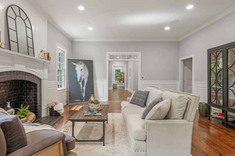 4 Decor Items Losing Appeal In Alpharetta Homes (And 3 That Are Still Popular) - Decor Hint All-Gray Everything Fading Fast