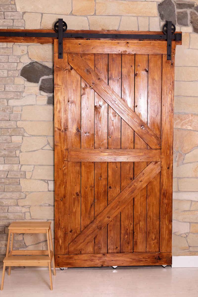 Oregon Experts Warn These 17 Residential Looks Are Fading Fast - Decor Hint Barn Doors Everywhere
