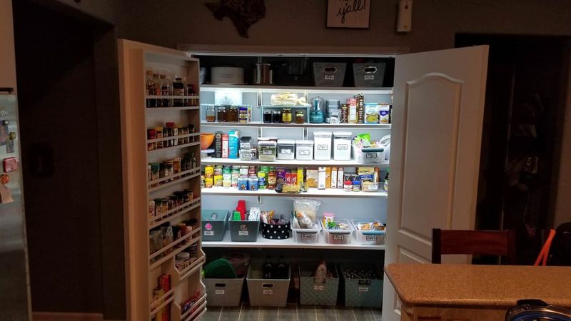 12 Pantry Flaws That Subconsciously Turn Off Homebuyers, Designers Reveal - Decor Hint Insufficient Lighting