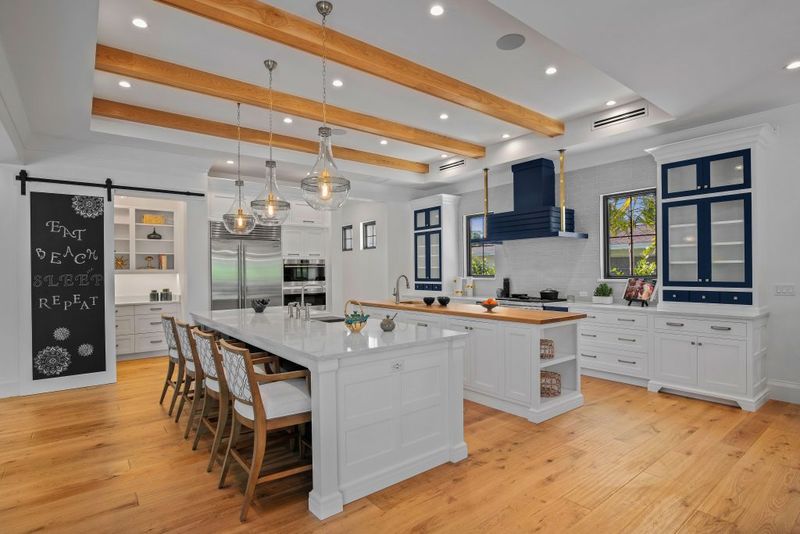 8 Coastal Kitchen Colors Popular In Naples Homes - Decor Hint Ocean Blue