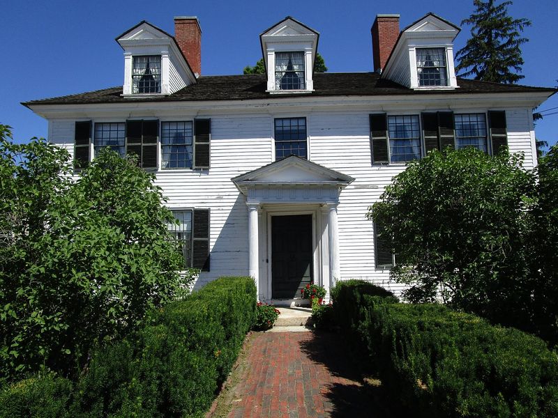 25 Secluded Mansions In Maine With Unforgettable Settings - Decor Hint Sarah Orne Jewett House, South Berwick