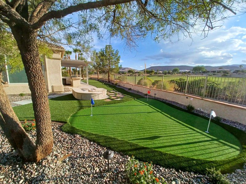 You'll Find These 10 Unique Outdoor Ideas In Homes Across Las Vegas - Decor Hint Backyard Putting Greens