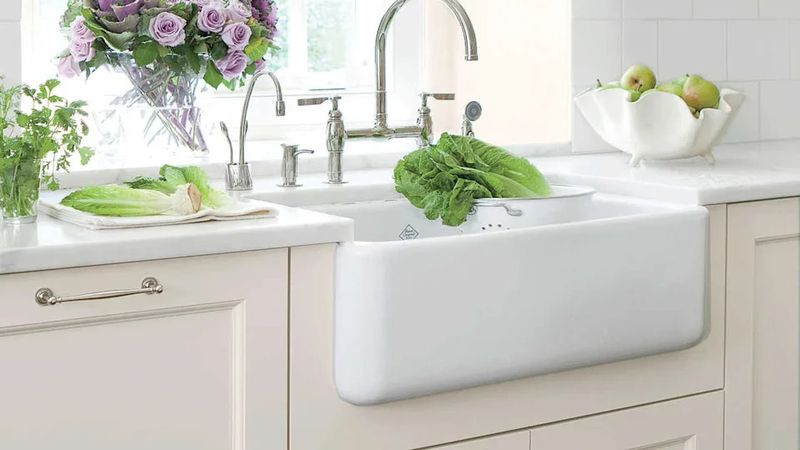 Designers In Iowa Still Use These 5 Antique Decor Elements But Avoid These 5 - Decor Hint Farmhouse Sinks Still Shine