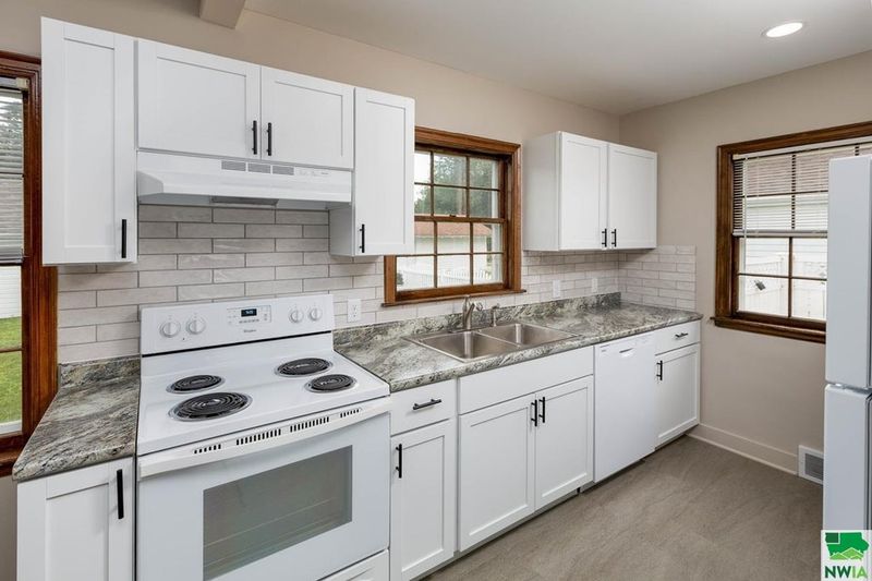 White Appliances That Age Your Kitchen