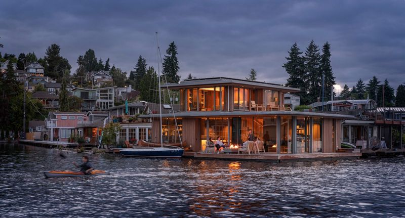 Floating Cabin on Washington's Puget Sound