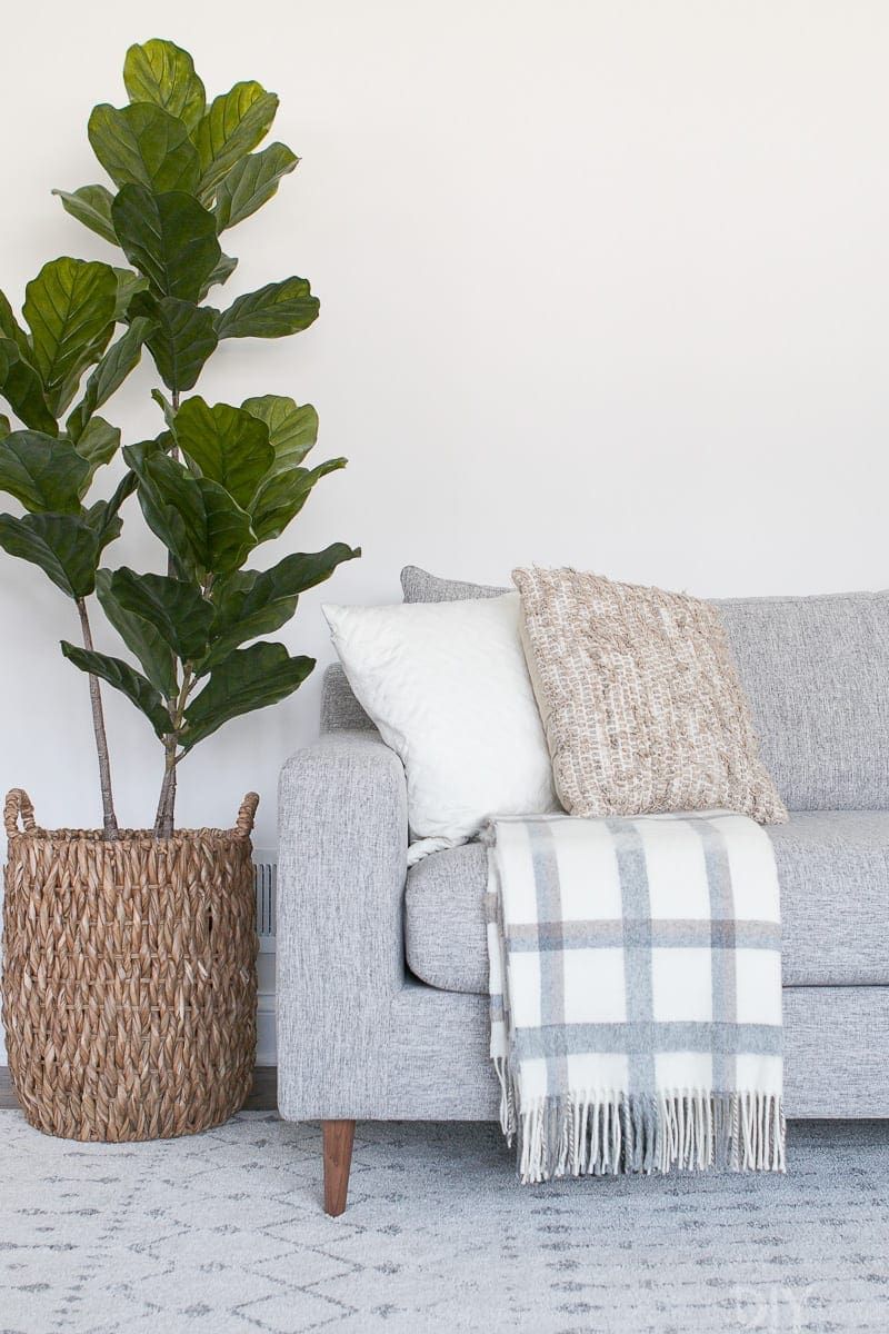 10 Sneaky Details That Make Your Home Feel Messy And 8 That Should Never Be There - Decor Hint Sloppy Throw Blanket Placement
