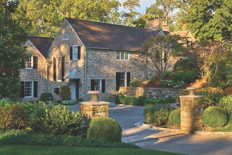 7 Heritage-Inspired Curb Appeal Ideas From Pennsylvania Homes - Decor Hint Brick And Stone Facades