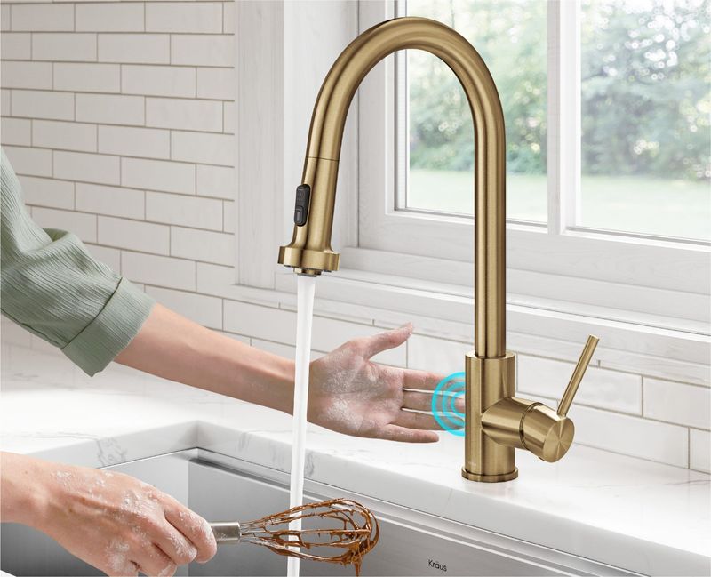 12 Kitchen Eyesores Designers Can't Stand (And 10 Features They Actually Love) - Decor Hint Touchless Faucets