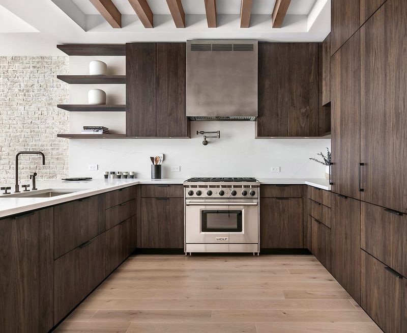 8 Kitchen Colors That Are Coming Back In 2025 And 10 That Are Already Trending - Decor Hint Chocolate Brown (Coming Back)
