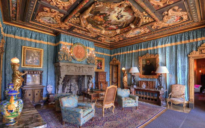 Step Inside Hearst Castle In California's Coastal Hills - Decor Hint Gothic Suite