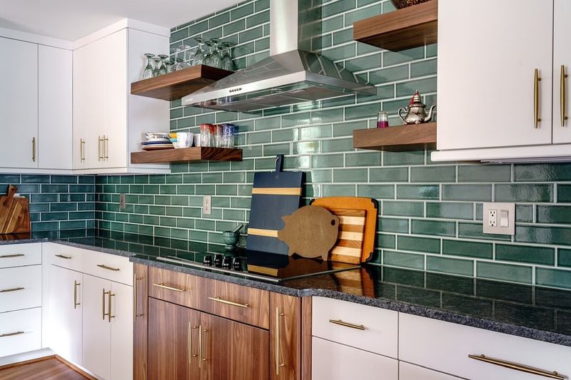 Choose 8 New Kitchen Colors New Hampshire Designers Swear By In 2025 And 4 More To Try - Decor Hint Monadnock Green