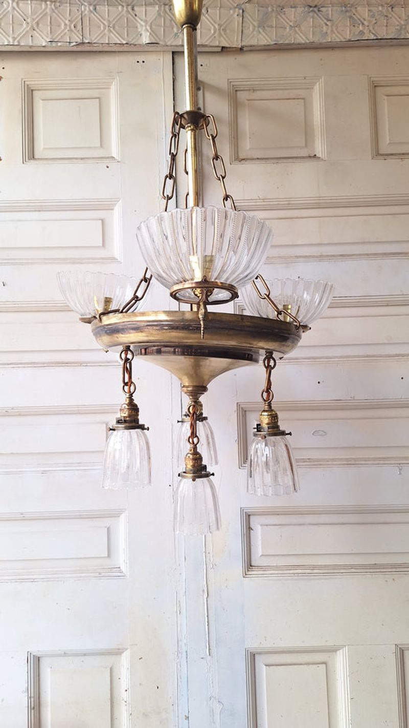 According To Experts 10 Things Hurting Your Illinois Kitchen's Style (And 10 That Help) - Decor Hint Overly Ornate Lighting (hurting)