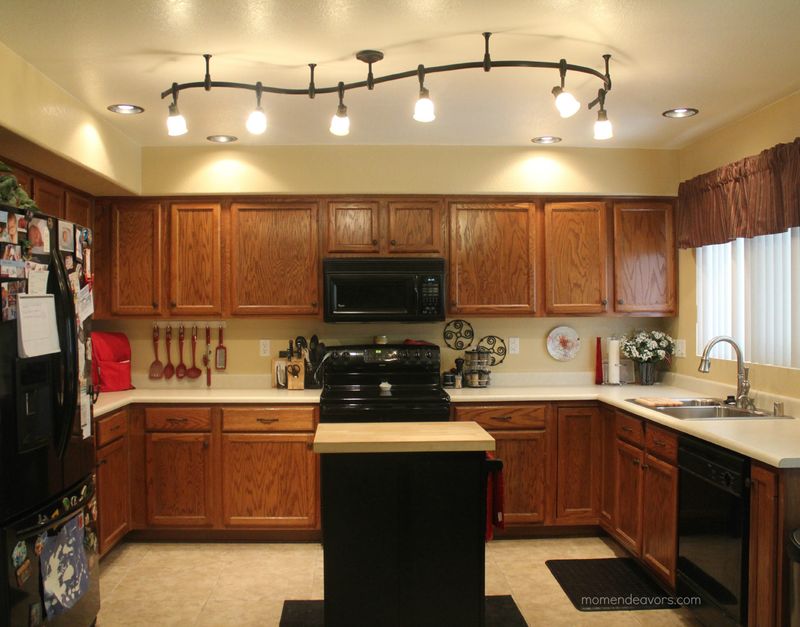15 Kitchen Faux Pas That Make Indiana Homebuyers Cringe, According To Designers - Decor Hint Poor Lighting Choices (Hello, Fluorescents)