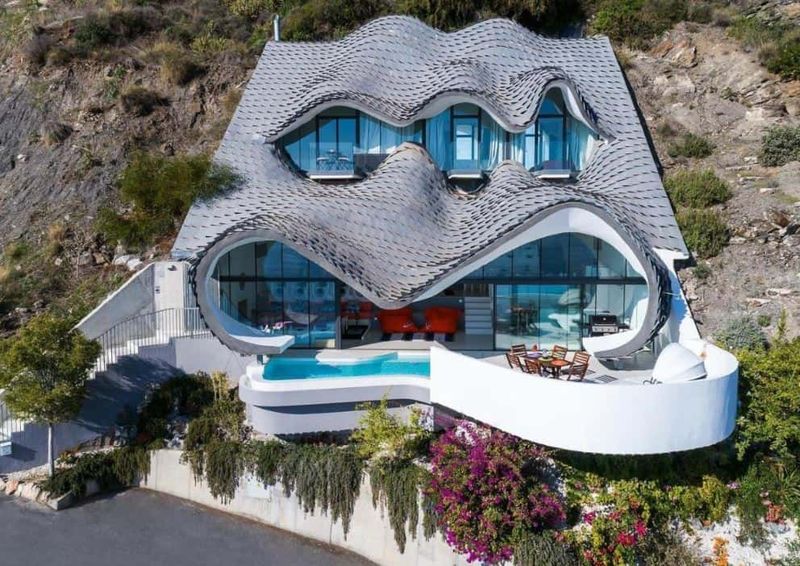 House On The Cliff: Spain's Gravity-Defying Jewel