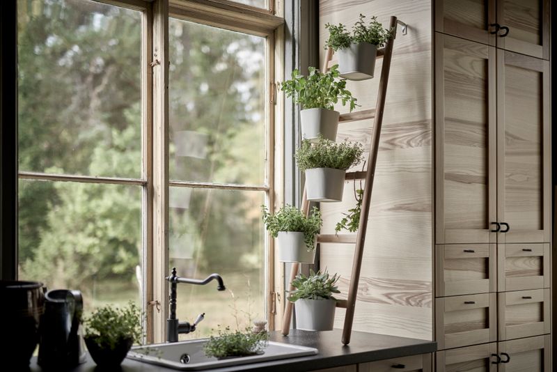 22 Charming Kitchen Ideas That Have Never Gone Out Of Style In America - Decor Hint Window Herb Gardens That Bring The Outdoors In
