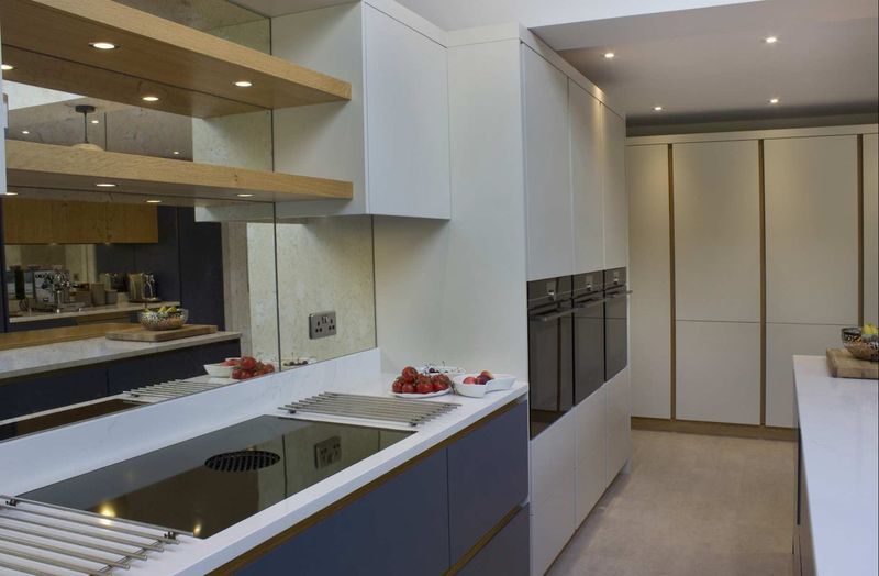 8 Kitchen Mistakes That Clash With New Mexico Style, And 10 That Feel Right At Home - Decor Hint Minimalist, Handleless Cabinets