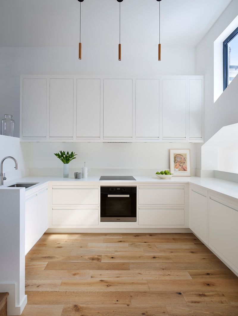 13 White Kitchens That Prove Minimalism Is Here To Stay - Decor Hint Sleek Handleless Cabinets