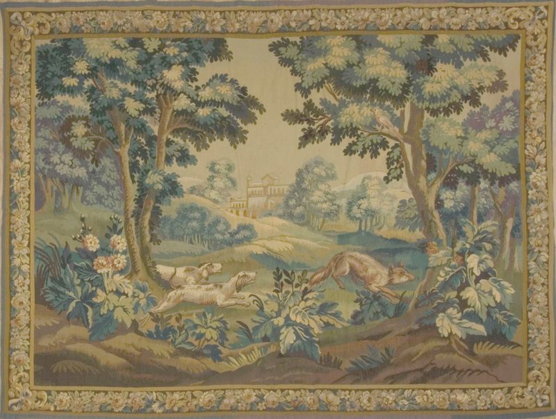 24 Antiques Designers Never Pass Up - Decor Hint Faded Tapestries