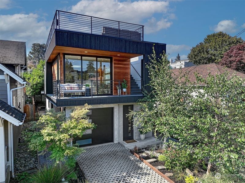 8 Minimalist Front-Facing Designs Found In Seattle Lofts - Decor Hint Clean-lined balconies