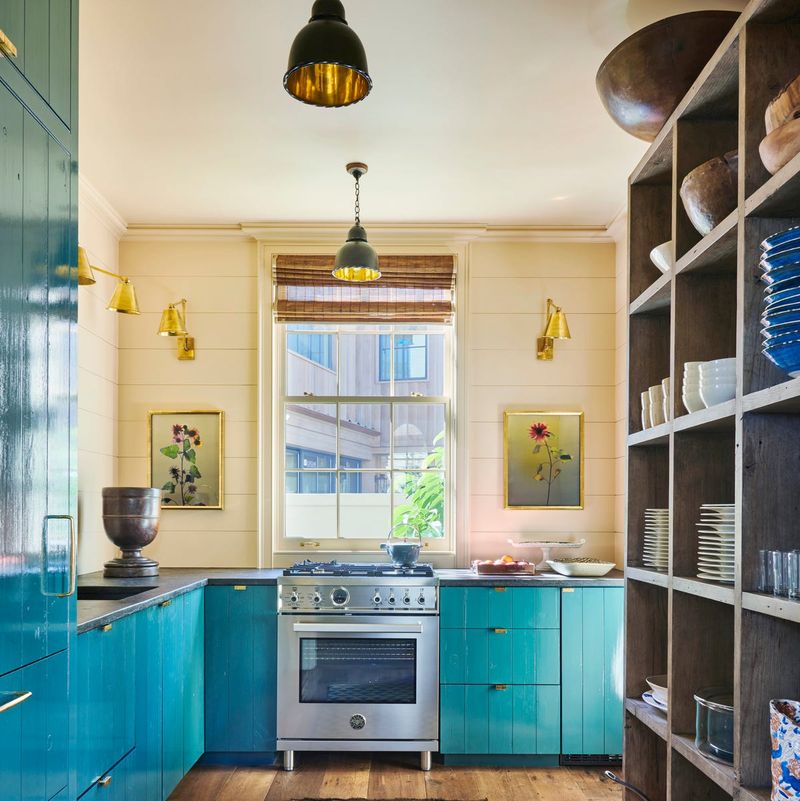 16 Kitchen Shades Chicago Kitchens Are Ditching In 2025 (Plus 4 That Were Never Cool) - Decor Hint Bright Teal Makes a Splash Exit