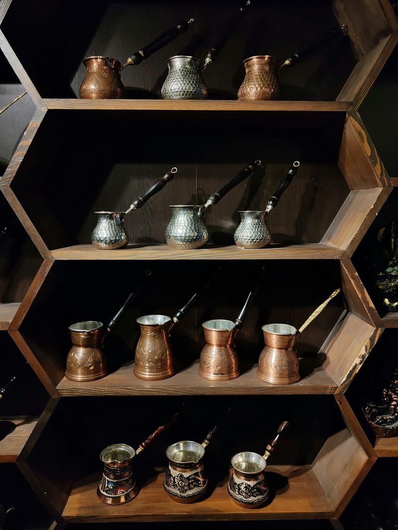 12 Things You Only See In Old Homes That Are Coming Back - Decor Hint Cast Iron Cookware On Display
