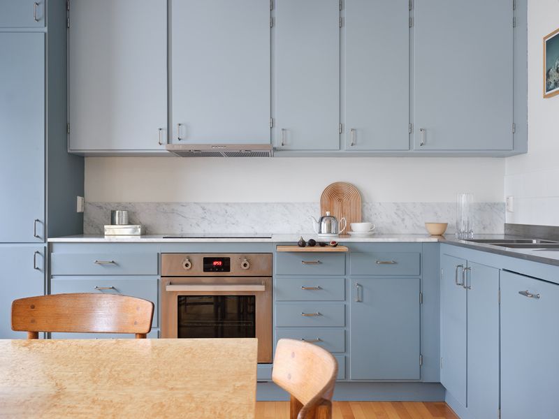 6 Kitchen Shades Falling Out Of Favor In Winder And 9 That Still Work Anywhere - Decor Hint Pale Blue