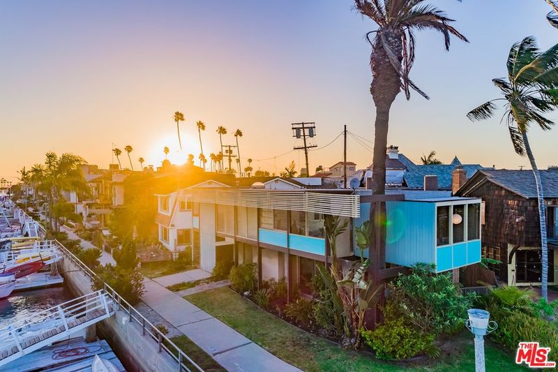 8 Home Styles Losing Popularity In Long Beach By 2025 And 9 Likely To See Big Gains - Decor Hint Mid-century Modern Ranches