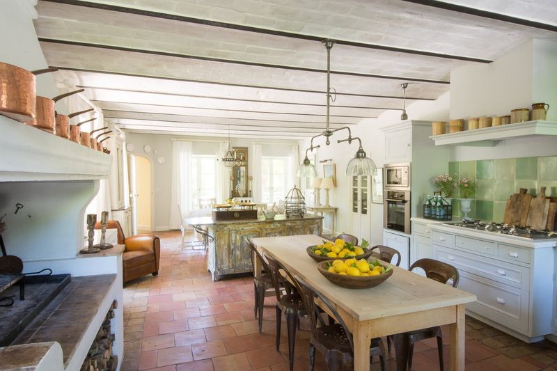10 Midwest Antique Trends In 2025: What's Up, What's Down - Decor Hint Farmhouse Functional Items Soaring In Value