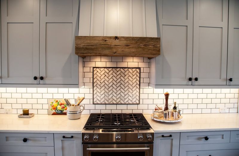 10 Items That Make Your Kitchen Look Cheap (Plus 10 That Do The Complete Opposite), According To Designers - Decor Hint Classic Subway Tile Backsplash