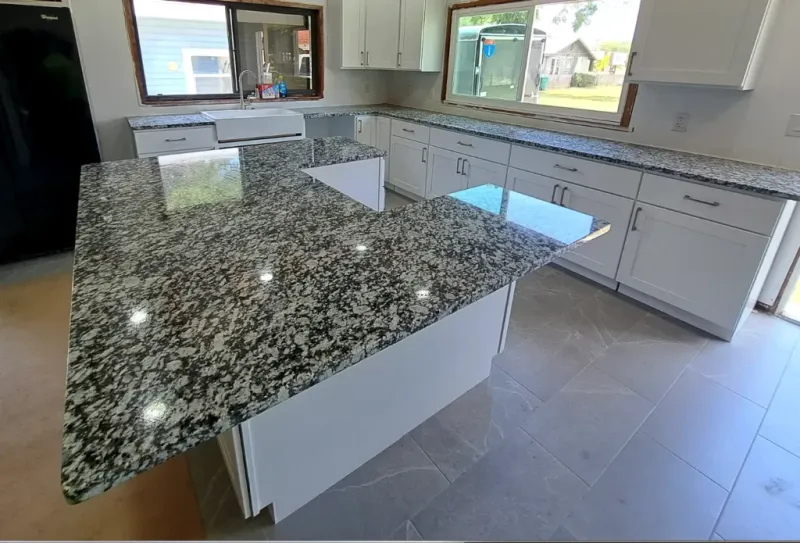11 Kitchen Styles Falling Out Of Favor In Florida (And 11 That Are Here To Stay) - Decor Hint Heavy granite countertops