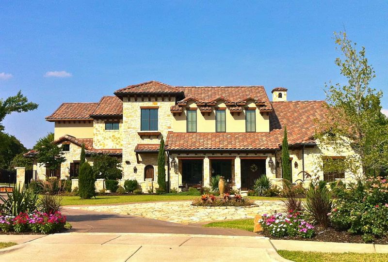 Nevada Market Watch: 11 Homes Losing Value By End Of 2025 (And 5 That Are Gaining Steam) - Decor Hint Coastal Stucco Dwellings